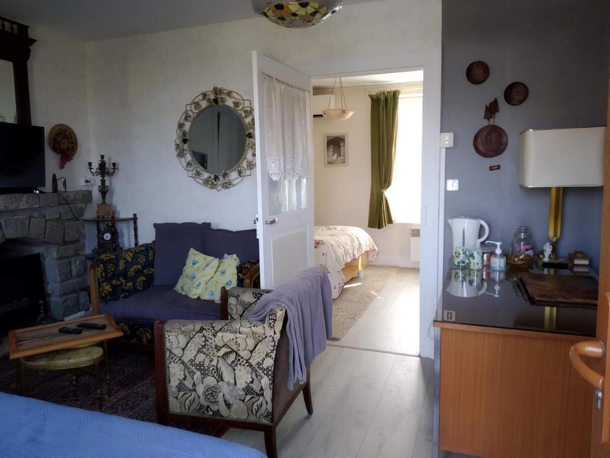 Bed and Breakfast La Longere Des Gillettes Bezenet Екстер'єр фото