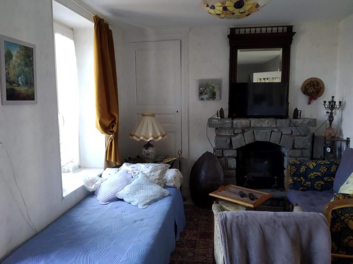 Bed and Breakfast La Longere Des Gillettes Bezenet Екстер'єр фото