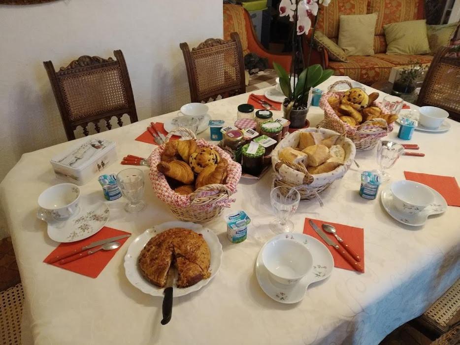 Bed and Breakfast La Longere Des Gillettes Bezenet Екстер'єр фото