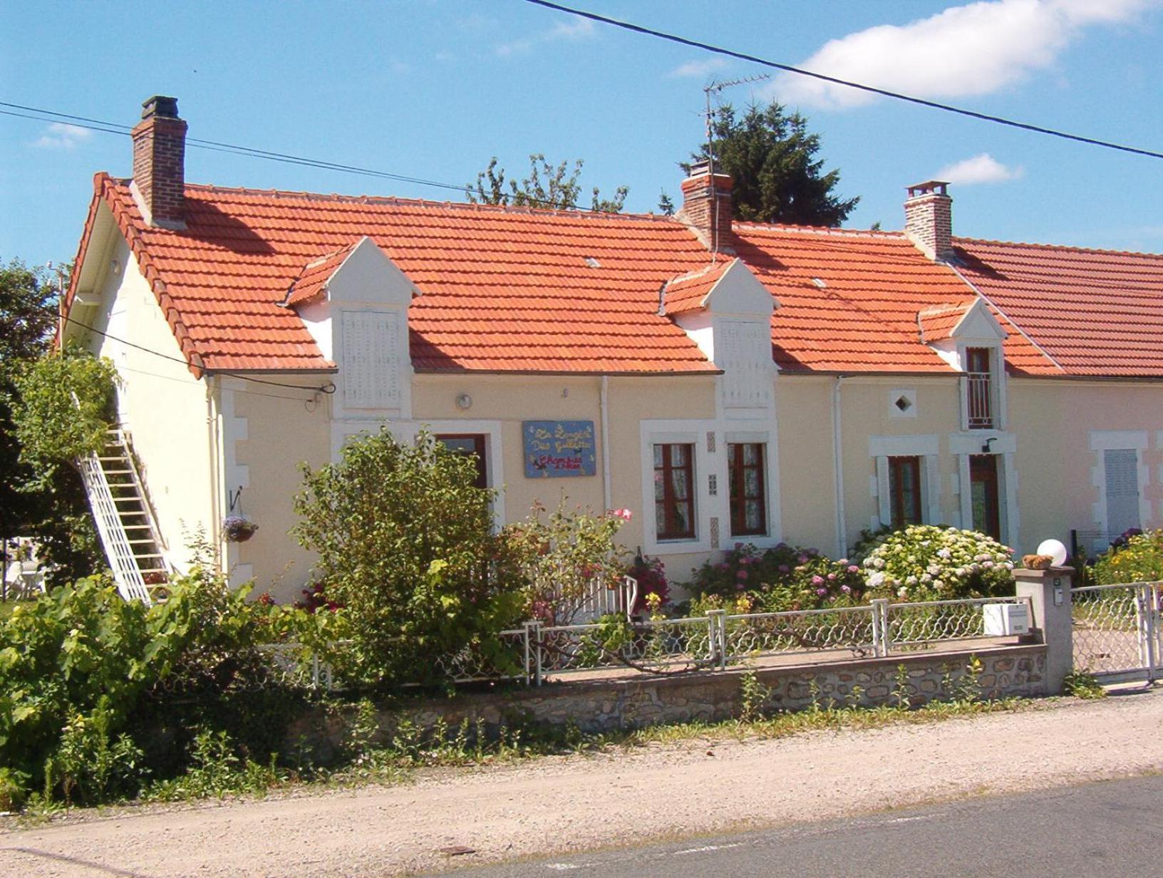 Bed and Breakfast La Longere Des Gillettes Bezenet Екстер'єр фото