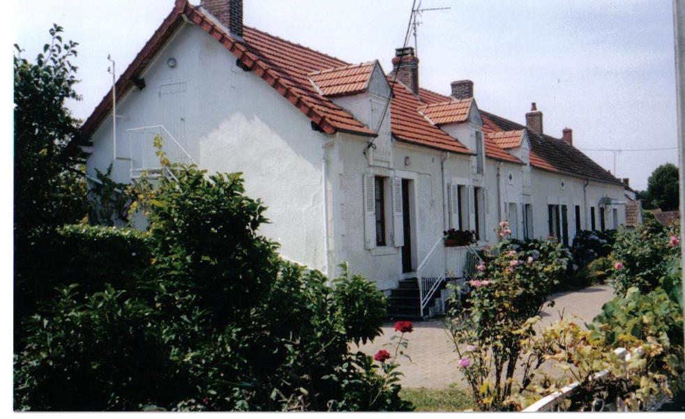 Bed and Breakfast La Longere Des Gillettes Bezenet Екстер'єр фото